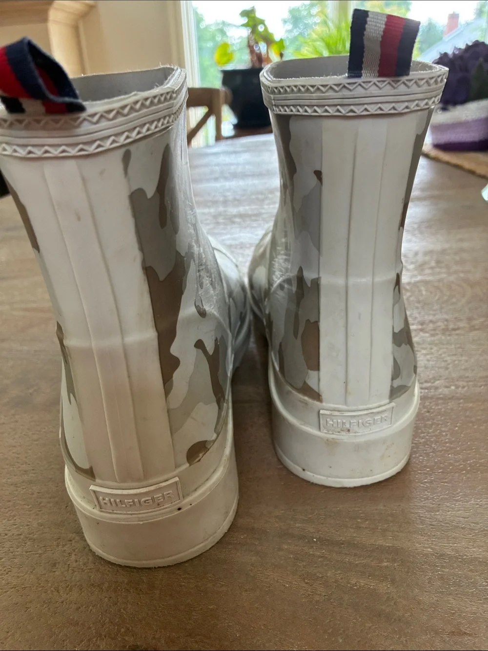 Tommy Hilfiger Beige and White Camo Rain Ankle Boots sz 8